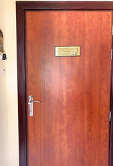 ستيكر لاصق للحائط والباب بتصميم اية الكرسي الذهبي مقاس 28 × 11 سم