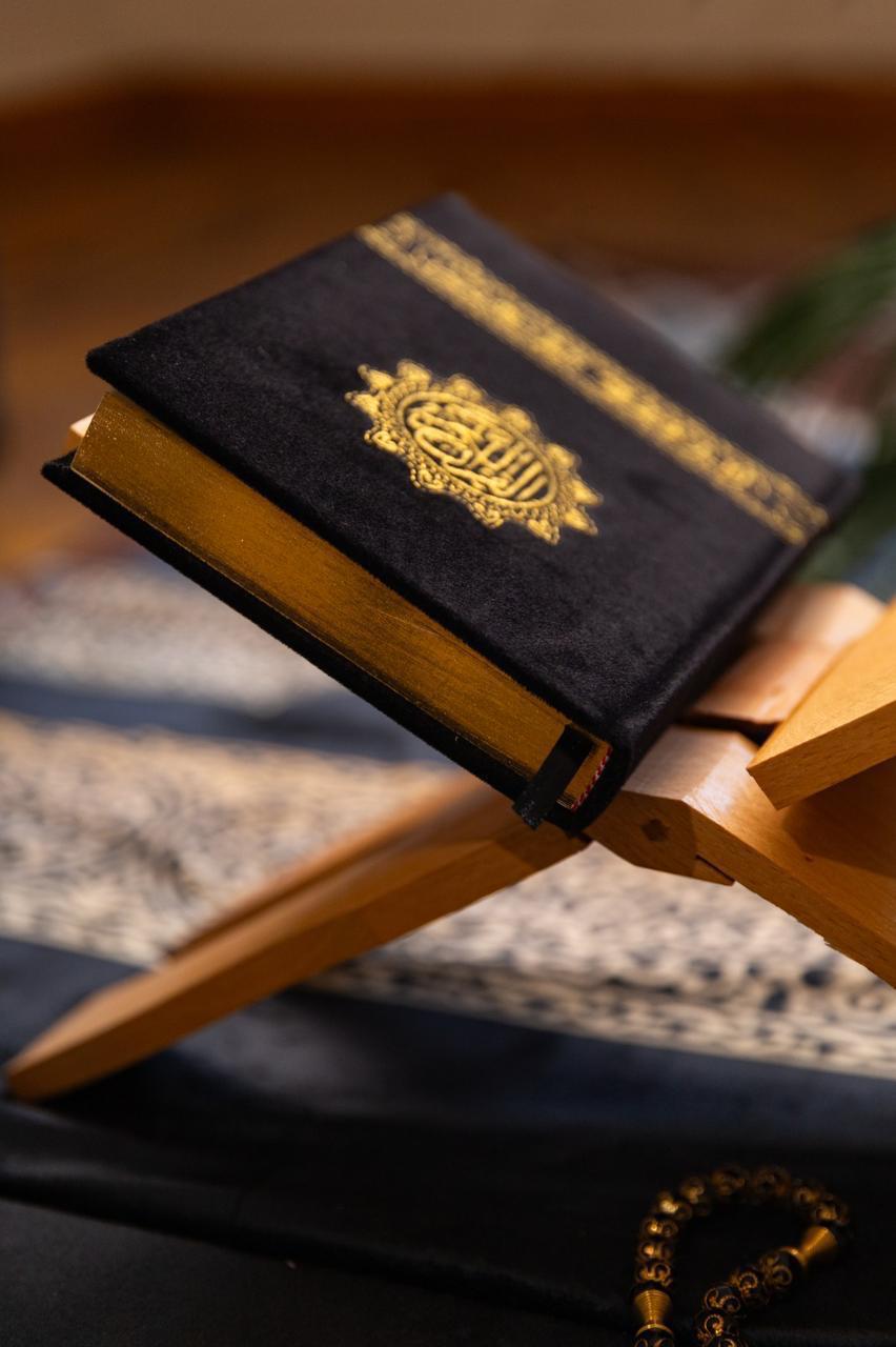 مصحف المدينة المخمل المطعم بماء الذهب al safa bookshop