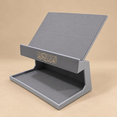 حامل المصحف الشريف الفاخر باللون الرمادي – رحل قرآن بتصميم عصري أنيق مع قاعدة لحفظ الكتب