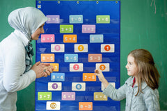 لوح الجيوب التعليمية | منظم جداري بـ 11 جيبًا للفصول الدراسية