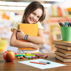 أساور مكافآت للمعلمين باللغة الإنجليزية: مستلزمات تحفيزية وهدايا للطلاب والأطفال - مجموعة مكونة من 35 قطعة في 7 تصميمات