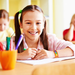 أساور مكافآت للمعلمين باللغة الإنجليزية: مستلزمات تحفيزية وهدايا للطلاب والأطفال - مجموعة مكونة من 35 قطعة في 7 تصميمات